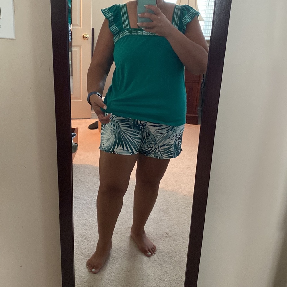 LOFT Green and white flutter sleeve top - Picture 10 of 10